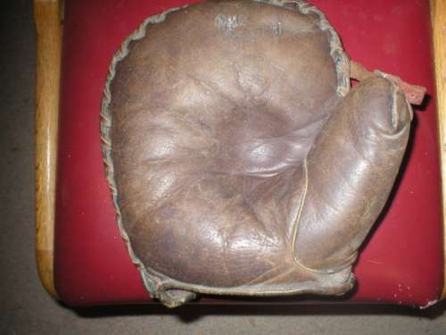 A.J. Reach 3BG Basemitt Front